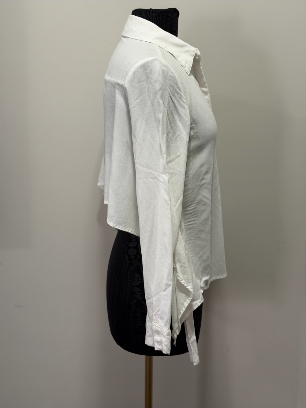 Women's White Button-Down Shirt with Point Collar size M - Picture 5 of 8
